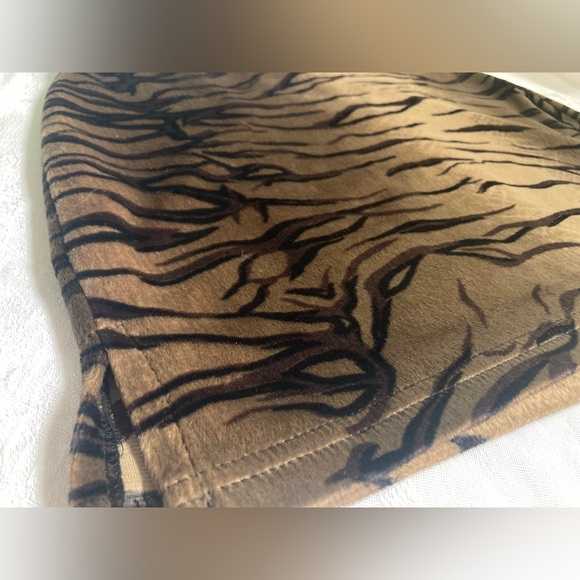 Vintage fuzzy faux tiger fur miniskirt : 90s : animal print - Picture 2 of 11